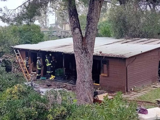 Tarquinia - Incendio devasta casa in legno unifamiliare