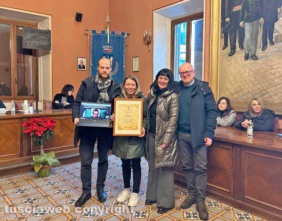 Ronciglione - Italo Leali riceve la civica benemerenza dal sindaco Mario Mengoni