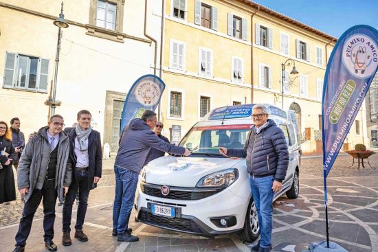 Tarquinia - Cerimonia di consegna del nuovo pulmino alla cooperativa sociale A.G.A