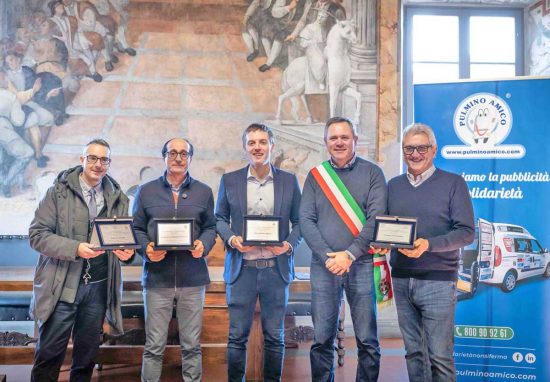 Tarquinia - Cerimonia di consegna del nuovo pulmino alla cooperativa sociale A.G.A