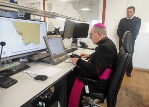 Civitavecchia - Il vescovo Ruzza benedice le navi in porto e in rada