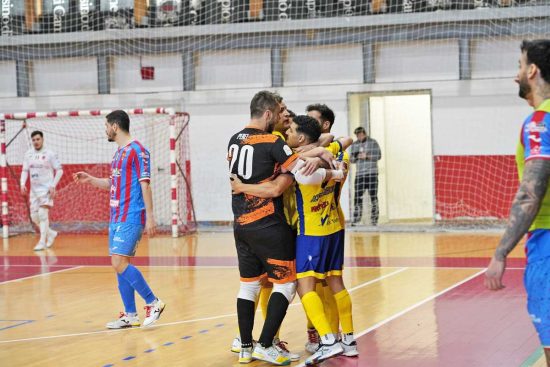 Sport - Calcio a 5 - Serie A - L'esultanza dell'Active dopo il vantaggio sul Meta Catania