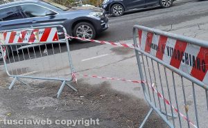 Viterbo - Le transenne con la scritta comune di Vitorchiano a Bagnaia