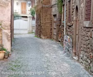 Viterbo - Transenne in via San Tommaso