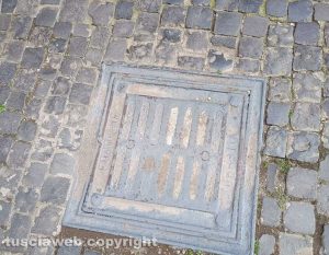 Viterbo - Tombino in via Santa Maria Nuova