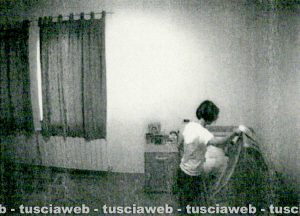 Latera - Casa di riposo degli orrori - Un'immagine delle violenze tratta dai video girati a Villa Daniela