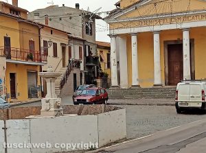 Tessennano - La fontana in piazza Umberto I