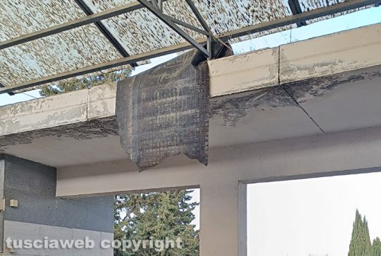 Viterbo - Degrado e abbandono al cimitero nuovo