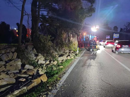Viterbo - Crolla un muro di contenimento sulla Cimina