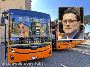 Viterbo - I bus Francigena - Nel riquadro Andrea Micci