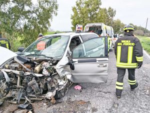 Fiumicino - Frontale in via Casale di Sant'Angelo