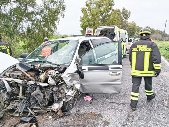 Fiumicino - Frontale in via Casale di Sant'Angelo