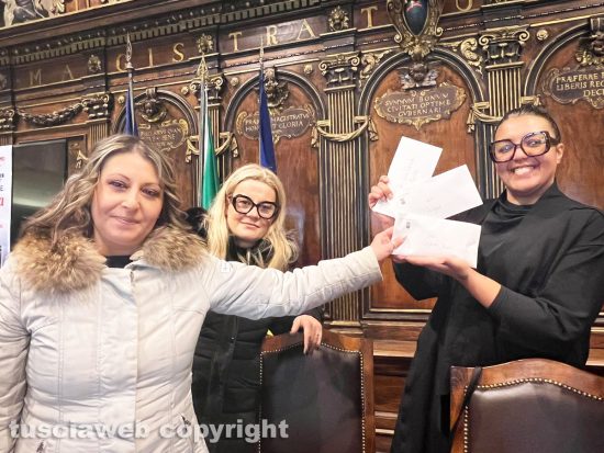 Viterbo - Lotteria della solidarietà - Alessandra Purchiaroni assieme alle tombolare