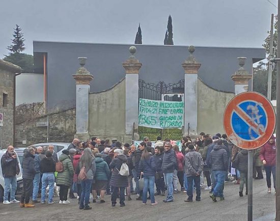 Graffignano - Manifestazione per i ritardi nell'apertura della scuola primaria e dell'infanzia a Sipicciano