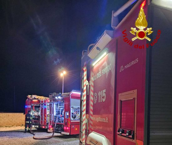 Incendio a Tessennano - In azione i vigili del fuoco
