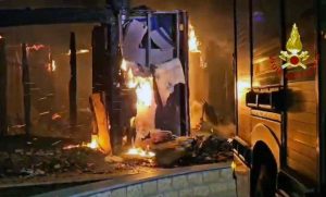 Incendio a Tessennano - In azione i vigili del fuoco