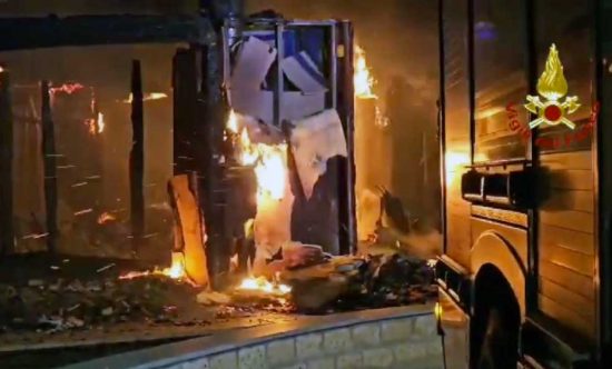Incendio a Tessennano - In azione i vigili del fuoco