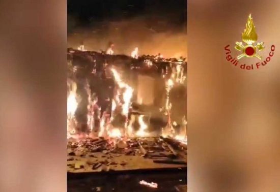 Incendio a Tessennano - In azione i vigili del fuoco