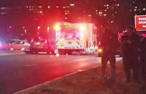 Washington - I soccorsi dopo l'incidente tra aereo e elicottero