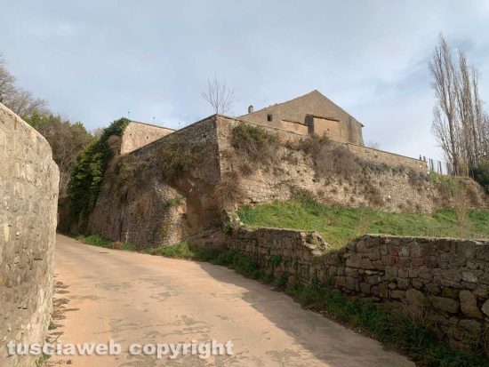 Viterbo - La chiesa di San Giovanni decollato in uno stato di abbandono e di degrado