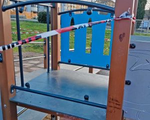 Viterbo - Atti vandalici al parco di Santa Barbara - Ripulite le scritte rosa