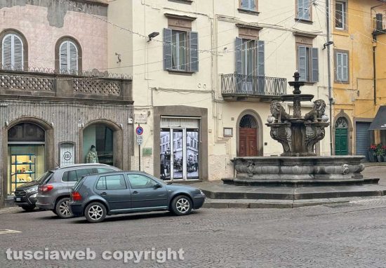 Viterbo - Parcheggi selvaggi in centro storico