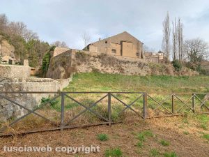 Viterbo - La chiesa di San Giovanni decollato in uno stato di abbandono e di degrado
