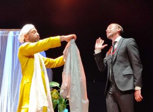 Una scena di "Hotel Due Mondi"