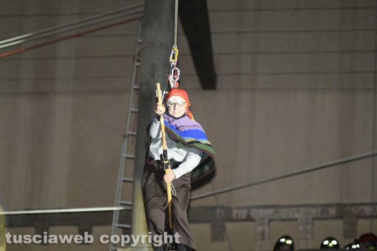 Viterbo - La Befana 115 in volo a piazza della Rocca