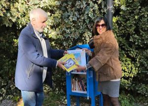 Viterbo - Rotary club dona più di 100 libri all'associazione di volontariato Scuola di pace