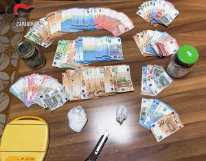 Civita Castellana - Carabinieri - La droga e i proventi dello spaccio seuqestrati