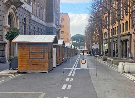 Viterbo - Via Marconi, inizia lo smontaggio delle casette 
