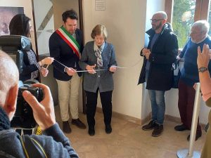Bagnoregio - Taglio del nastro mostra Renato Foresti