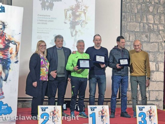 Montefiascone - Le premiazioni del Corrintuscia 2024 - Il podio della classifica maschile di società del Tuscia Trail