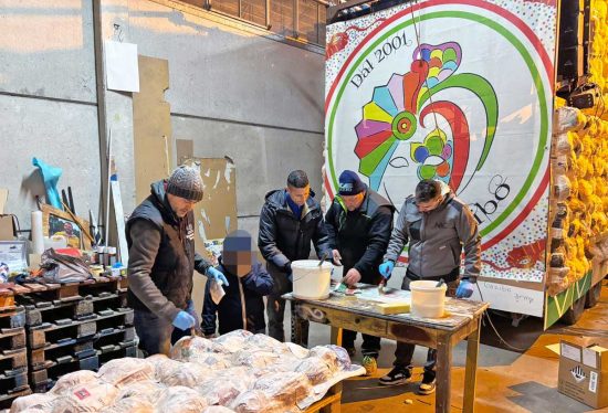 Civita Castellana - La realizzazione di un carro di carnevale
