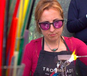 L'artista orafa Claudia Cherubini