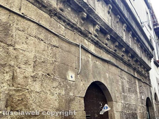 Viterbo - San Pellegrino strozzato dai fili