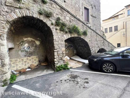 Viterbo - Il degrado di porta San Leonardo