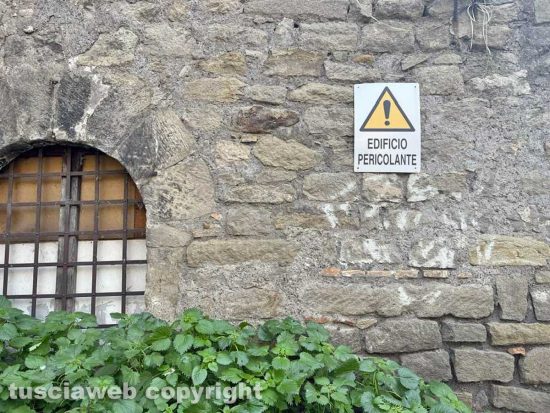 Viterbo - Il degrado di porta San Leonardo