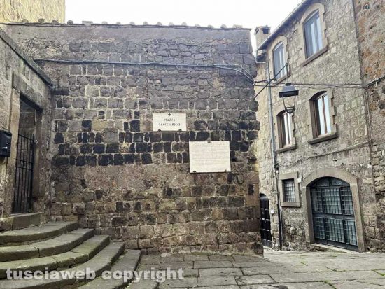 Viterbo - San Pellegrino strozzato dai fili
