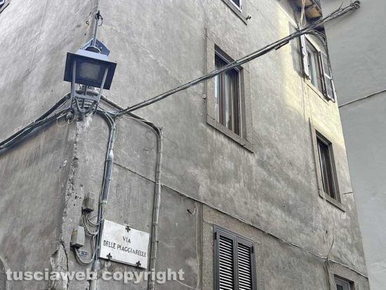 Viterbo - San Pellegrino strozzato dai fili