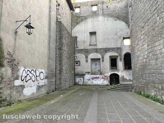 Viterbo - Il degrado di porta San Leonardo