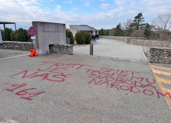 Trieste - Vandalizzata la foiba di Basovizza
