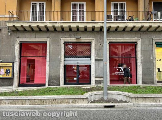 Viterbo - Chiude Stefanel in via Marconi