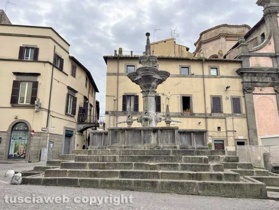 Piazza Fontana grande