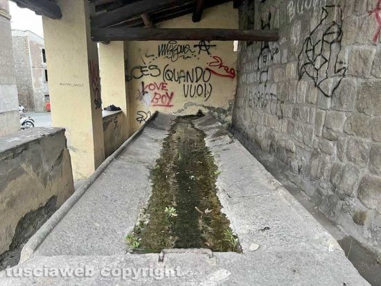 Viterbo - Pianoscarano - Il lavatoio di via dei Giardini
