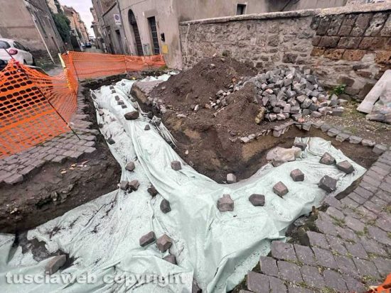 Viterbo - Pianoscarano - Gli scavi in largo Scotolatori