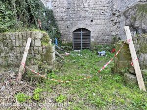 Viterbo - La città sotterranea ridotta a discarica