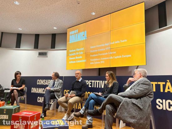 Viterbo - L'amministrazione presenta il bilancio di metà mandato