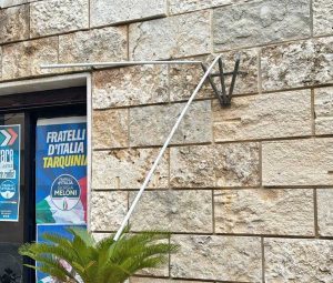 Tarquinia - Atti vandalici sede Fratelli d'Italia